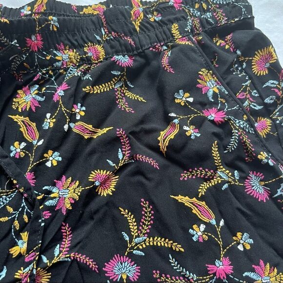 a.n.a. shorts boho small black with pink and yellow floral design elastic waist - Picture 5 of 8